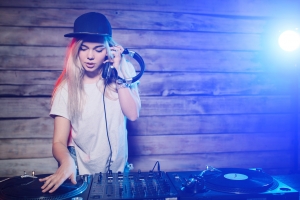 DJ Actividades extracurriculares